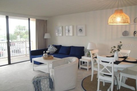 Condominio en alquiler en Treasure Island, Florida, 1 dormitorio, 82.22 m2 № 1371970 - foto 8
