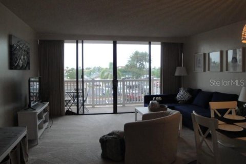 Condominio en alquiler en Treasure Island, Florida, 1 dormitorio, 82.22 m2 № 1371970 - foto 12