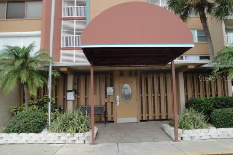 Condominio en alquiler en Treasure Island, Florida, 1 dormitorio, 82.22 m2 № 1371970 - foto 1