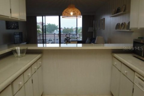 Condominio en alquiler en Treasure Island, Florida, 1 dormitorio, 82.22 m2 № 1371970 - foto 5