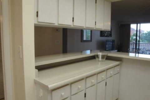 Condominio en alquiler en Treasure Island, Florida, 1 dormitorio, 82.22 m2 № 1371970 - foto 6