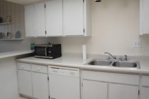 Condominio en alquiler en Treasure Island, Florida, 1 dormitorio, 82.22 m2 № 1371970 - foto 4