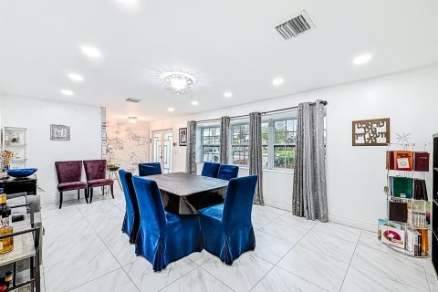 Villa ou maison à vendre à Coral Springs, Floride: 4 chambres, 247.77 m2 № 2146384 - photo 6