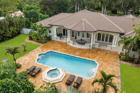 Купить виллу или дом в Пайнкрест, Флорида 5 спален, 449.46м2, № 1988194 - фото 1