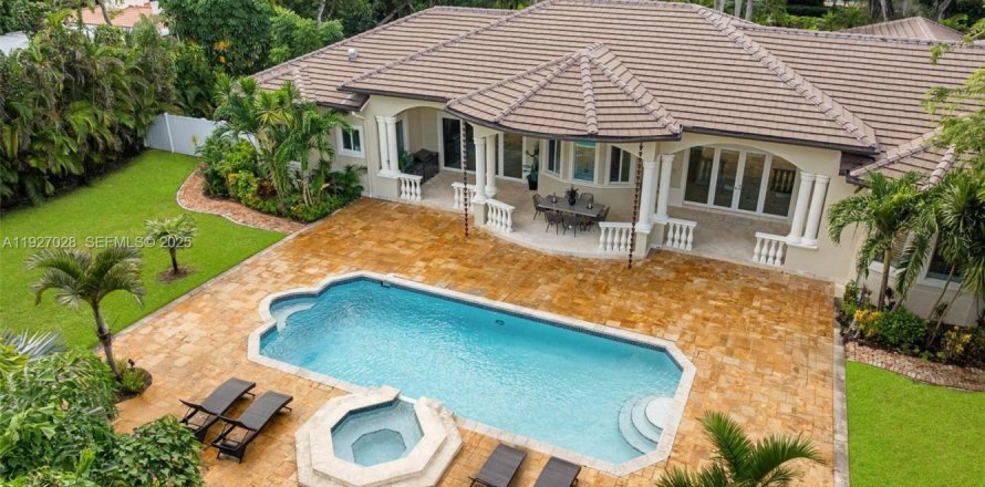 Дом в Пайнкрест, Флорида 5 спален, 449.46м2 № 1988194