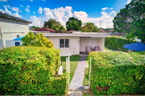 Купить виллу или дом в Майами, Флорида 3 спальни, 118.08м2, № 1951508 - фото 1