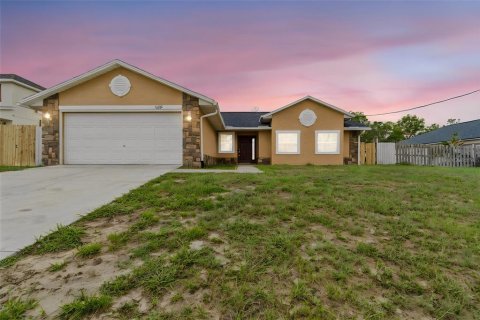 House in Spring Hill, Florida 4 bedrooms, 155.24 sq.m. № 2259272
