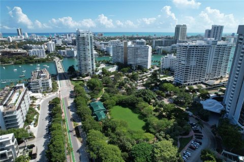 Condominio en venta en Miami Beach, Florida, 2 dormitorios, 137.22 m2 № 2361941 - foto 2