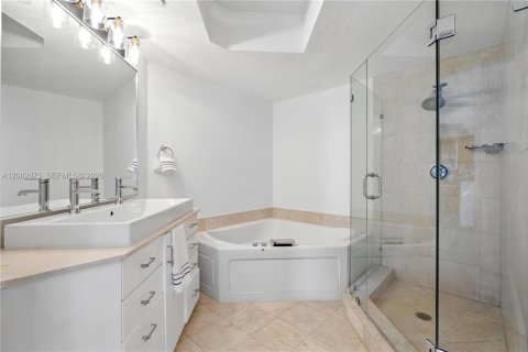 Condominio en venta en Miami Beach, Florida, 2 dormitorios, 137.22 m2 № 2361941 - foto 14