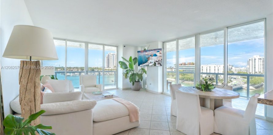 Condominio en Miami Beach, Florida, 2 dormitorios  № 2361941