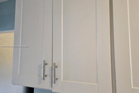 Снять в аренду виллу или дом в Форт-Лодердейл, Флорида 2 спальни, 285.95м2, № 1920182 - фото 3