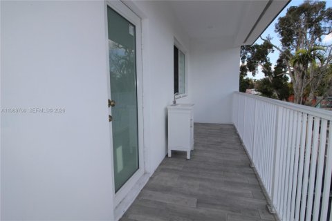 Apartamento en alquiler en Miami, Florida, 2 dormitorios, 71.91 m2 № 2030575 - foto 4