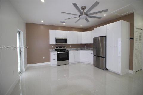 Apartamento en alquiler en Miami, Florida, 2 dormitorios, 71.91 m2 № 2030575 - foto 6