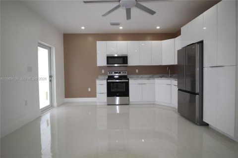 Apartamento en alquiler en Miami, Florida, 2 dormitorios, 71.91 m2 № 2030575 - foto 17