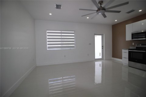 Apartamento en alquiler en Miami, Florida, 2 dormitorios, 71.91 m2 № 2030575 - foto 16