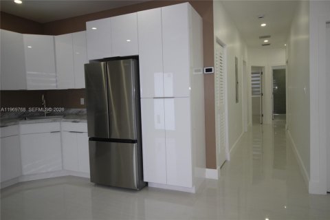Apartamento en alquiler en Miami, Florida, 2 dormitorios, 71.91 m2 № 2030575 - foto 8
