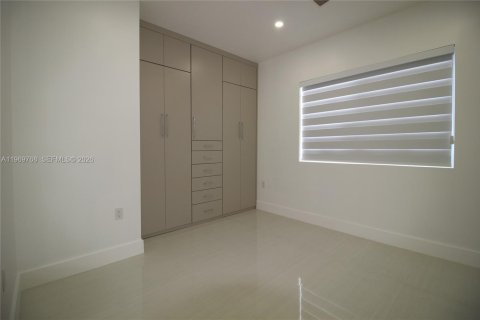 Apartamento en alquiler en Miami, Florida, 2 dormitorios, 71.91 m2 № 2030575 - foto 10