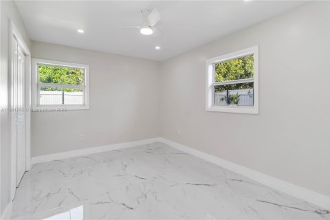 House in Lake Worth, Florida 3 bedrooms, 109.62 sq.m. № 1683515 - photo 23