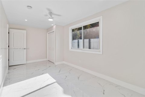 House in Lake Worth, Florida 3 bedrooms, 109.62 sq.m. № 1683515 - photo 19