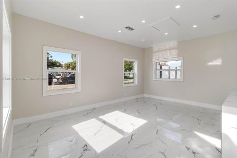 House in Lake Worth, Florida 3 bedrooms, 109.62 sq.m. № 1683515 - photo 9