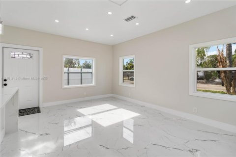 House in Lake Worth, Florida 3 bedrooms, 109.62 sq.m. № 1683515 - photo 6