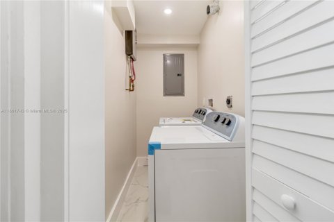 House in Lake Worth, Florida 3 bedrooms, 109.62 sq.m. № 1683515 - photo 27