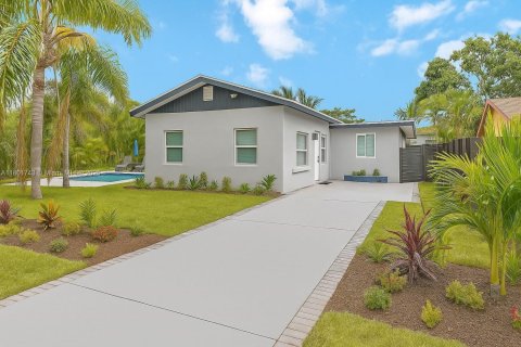 House in Lake Worth, Florida 3 bedrooms, 109.62 sq.m. № 1683515 - photo 2