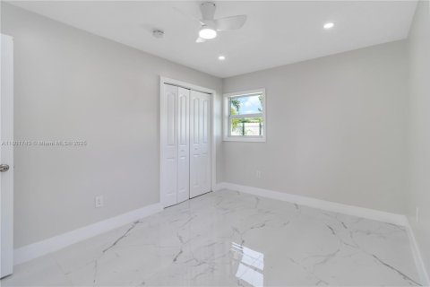 House in Lake Worth, Florida 3 bedrooms, 109.62 sq.m. № 1683515 - photo 24