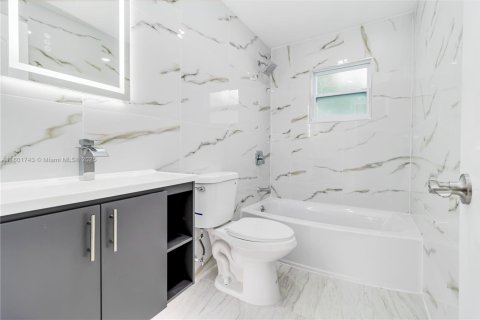 House in Lake Worth, Florida 3 bedrooms, 109.62 sq.m. № 1683515 - photo 22