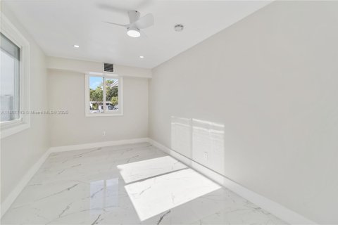 House in Lake Worth, Florida 3 bedrooms, 109.62 sq.m. № 1683515 - photo 21