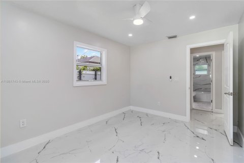 House in Lake Worth, Florida 3 bedrooms, 109.62 sq.m. № 1683515 - photo 26