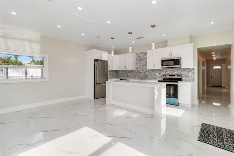 House in Lake Worth, Florida 3 bedrooms, 109.62 sq.m. № 1683515 - photo 8