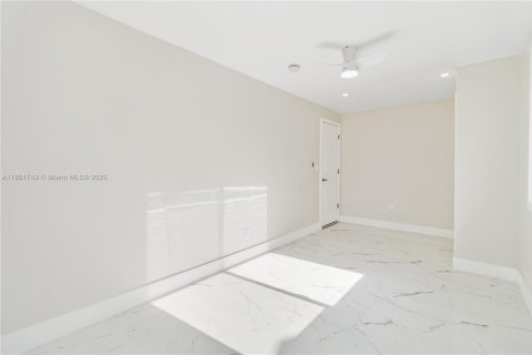 House in Lake Worth, Florida 3 bedrooms, 109.62 sq.m. № 1683515 - photo 20