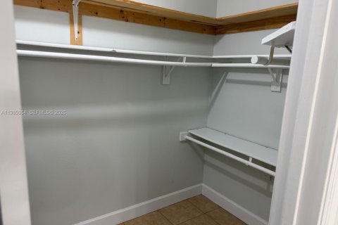 Снять в аренду кондоминиум в Майами, Флорида 2 спальни, 91.32м2, № 2050862 - фото 13