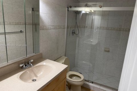 Снять в аренду кондоминиум в Майами, Флорида 2 спальни, 91.32м2, № 2050862 - фото 8