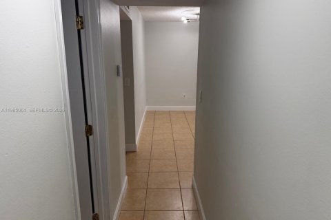 Снять в аренду кондоминиум в Майами, Флорида 2 спальни, 91.32м2, № 2050862 - фото 19
