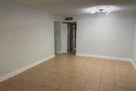 Снять в аренду кондоминиум в Майами, Флорида 2 спальни, 91.32м2, № 2050862 - фото 12