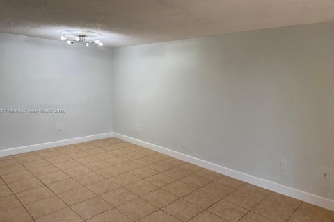 Снять в аренду кондоминиум в Майами, Флорида 2 спальни, 91.32м2, № 2050862 - фото 22