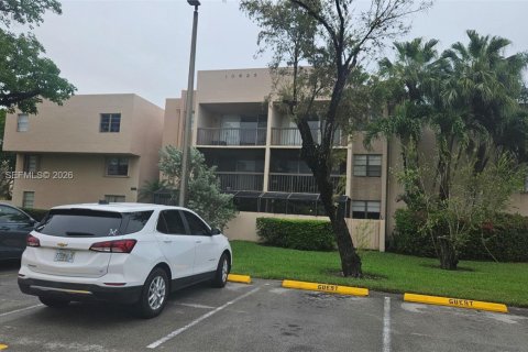 Снять в аренду кондоминиум в Майами, Флорида 2 спальни, 91.32м2, № 2050862 - фото 2