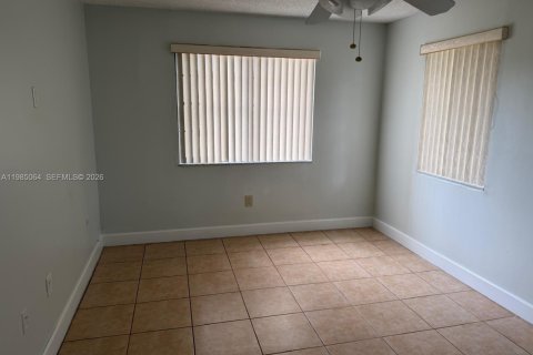 Снять в аренду кондоминиум в Майами, Флорида 2 спальни, 91.32м2, № 2050862 - фото 15