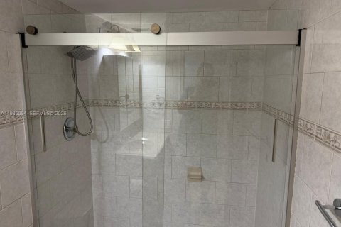 Снять в аренду кондоминиум в Майами, Флорида 2 спальни, 91.32м2, № 2050862 - фото 9