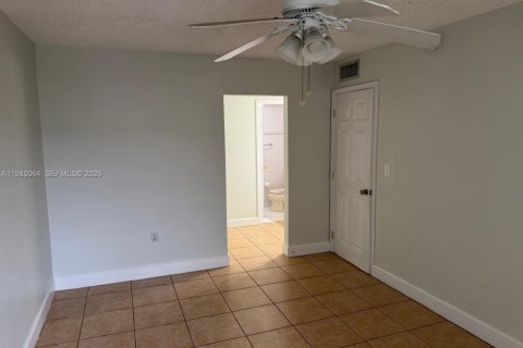 Снять в аренду кондоминиум в Майами, Флорида 2 спальни, 91.32м2, № 2050862 - фото 16