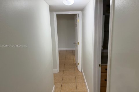 Снять в аренду кондоминиум в Майами, Флорида 2 спальни, 91.32м2, № 2050862 - фото 21