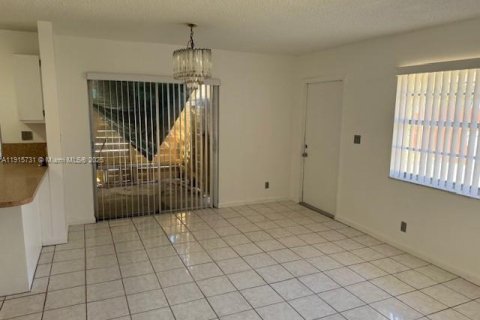 Снять в аренду виллу или дом в Помпано-Бич, Флорида 1 спальня, 63.17м2, № 1973650 - фото 5