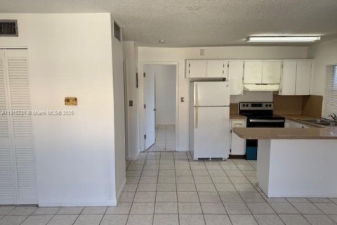 Снять в аренду виллу или дом в Помпано-Бич, Флорида 1 спальня, 63.17м2, № 1973650 - фото 2