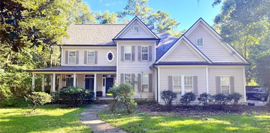 House in Gainesville, Florida 4 bedrooms, 301.19 sq.m. № 2419359