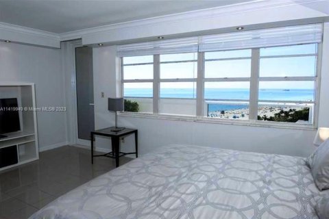 Condo in Miami Beach, Florida № 1985032 - photo 1