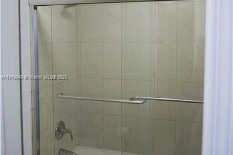 Condo in Miami Beach, Florida № 1985032 - photo 11