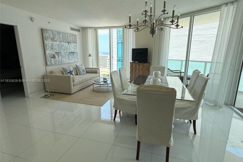Condominio en venta en Sunny Isles Beach, Florida, 3 dormitorios, 134.43 m2 № 1940795 - foto 7