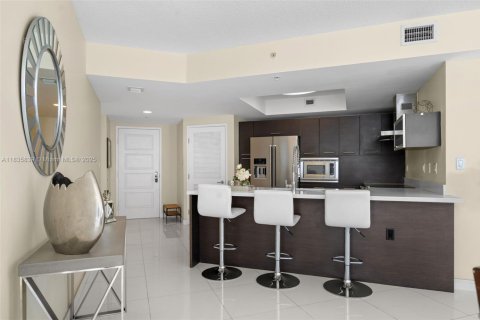 Condominio en venta en Sunny Isles Beach, Florida, 3 dormitorios, 134.43 m2 № 1940795 - foto 3